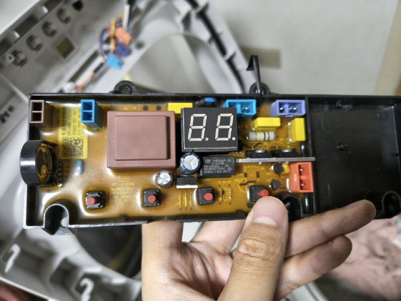 洗衣机洗到排水阶段就报错不一定是控制板或者传感器故障还有一定可能是下水管堵了……管壁生长了碳酸钙类似物洗衣机洗到排水阶段就报错不一定是控制板或者传感器故障还有一定可能是下水管堵了……管壁生长了碳酸钙类似物