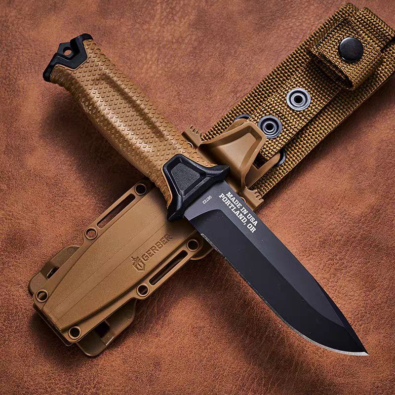 这把是梦中情刀，白月光级别的，并不贵，也不算好钢，只是在五六年前开始玩刀之前就看到过图片，当时只能消费三四百的刀，对于这种国内经销商动辄加价卖到一千多的根本不舍得买，直到最近和朋友喝酒又聊起来需要一把工具刀，又想起来了它，让朋友帮忙问了问，下单